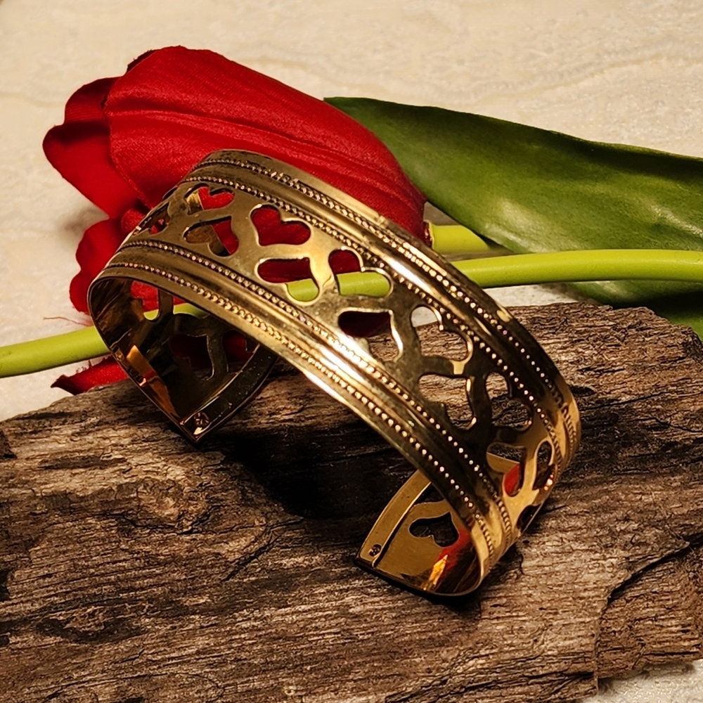 Vintage Gold Toned Brass Toned Metal Heart Cutout Cuff Bracelet